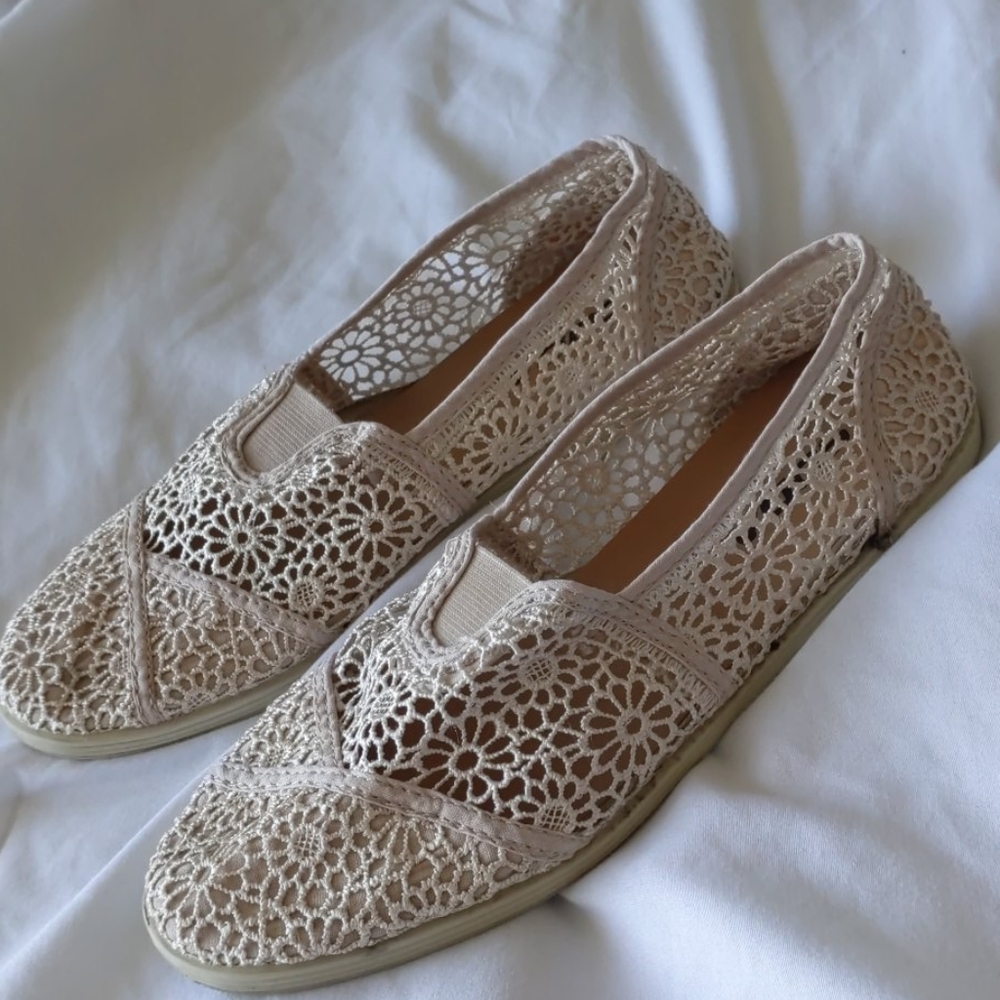 Beige / Nude flats